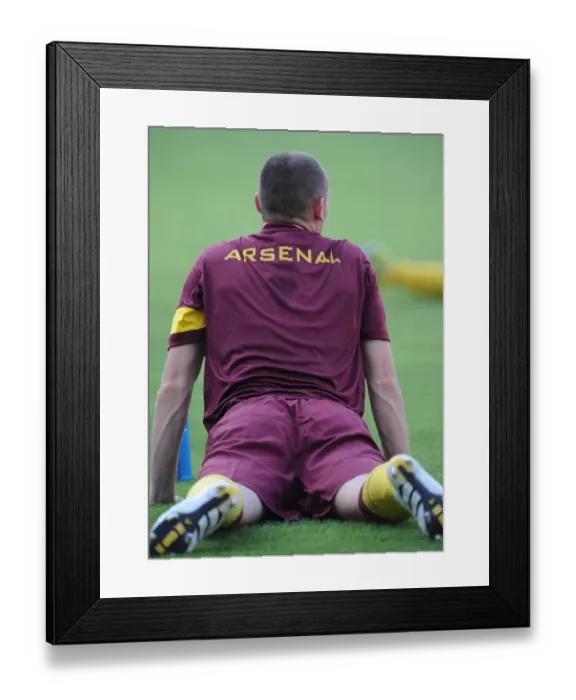 Framed Print : Thomas Vermaelen's Dominant Debut: Arsenal Crushes Sturm Graz 4-0, Austria 2010