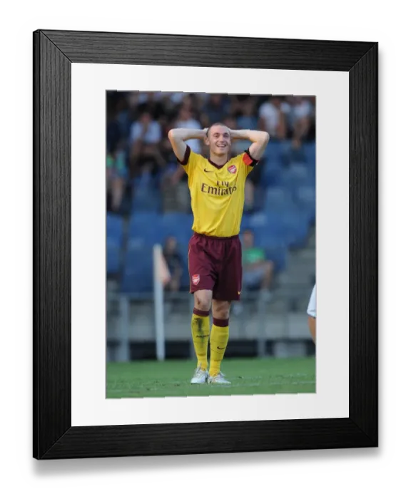Framed Print : Thomas Vermaelen's Debut: Arsenal's 4-0 Victory Over Sturm Graz, Austria 2010