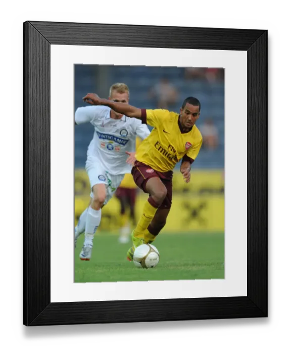 Framed Print : Theo Walcott (Arsenal) Domonic Purcher (Sturm Graz). Sturm Graz 0: 4 Arsenal