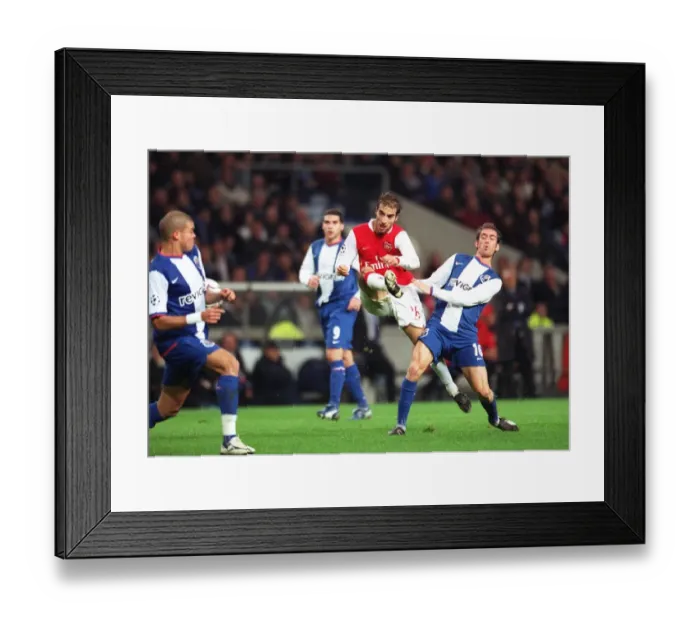 Framed Print : Mathieu Flamini (Arsenal) Raul Meireles (Porto)