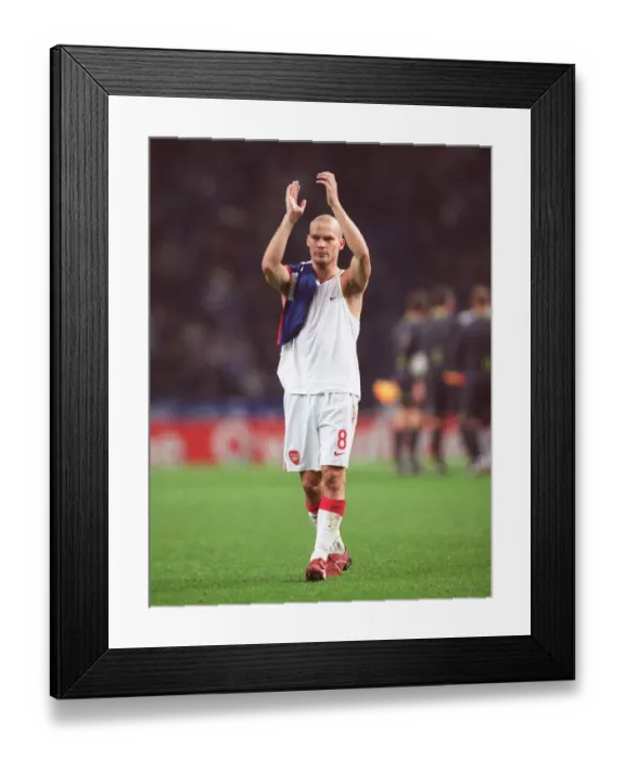 Framed Print : Freddie Ljungberg (Arsenal) claps the fans at the end of the match