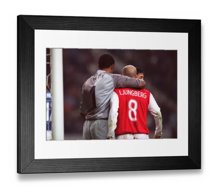 Framed Print : Freddie Ljungberg (Arsenal) Helton (Porto)