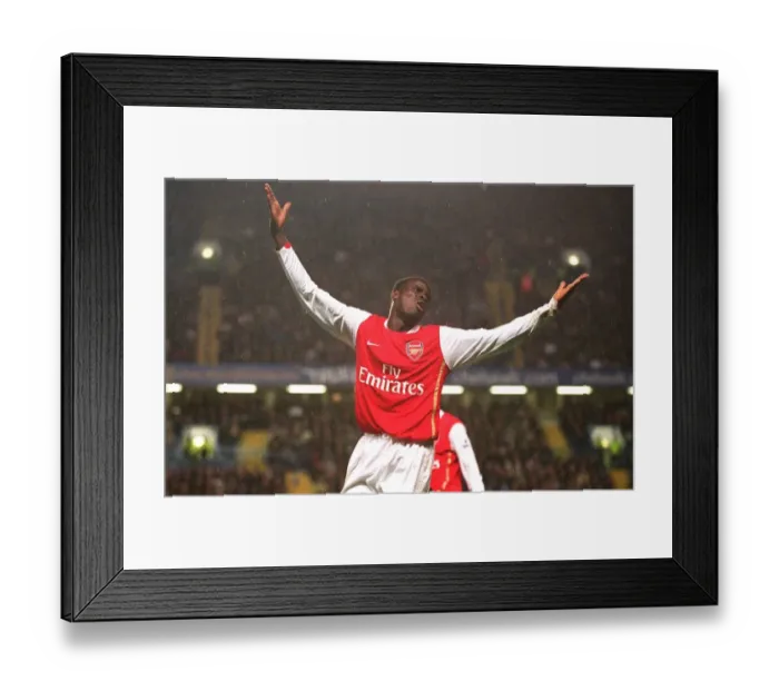 Framed Print : Emmanuel Eboue in Action: Chelsea vs. Arsenal, FA Premiership, Stamford Bridge (10 / 12 / 06) Framed Print : Emmanuel Eboue in Action: Chelsea vs. Arsenal, FA Premiership, Stamford Bridge (10 / 12 / 06)