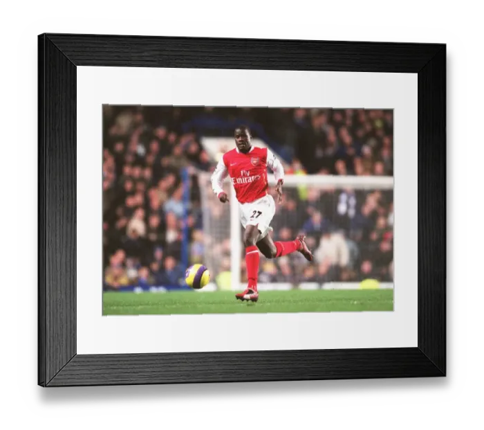 Framed Print : Eboue in Action: Chelsea vs. Arsenal, FA Premiership, Stamford Bridge (10 / 12 / 06)