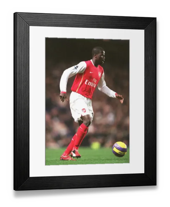 Framed Print : Eboue in Action: Chelsea vs. Arsenal - FA Premiership Draw (10 / 12 / 06) Framed Print : Eboue in Action: Chelsea vs. Arsenal - FA Premiership Draw (10 / 12 / 06)