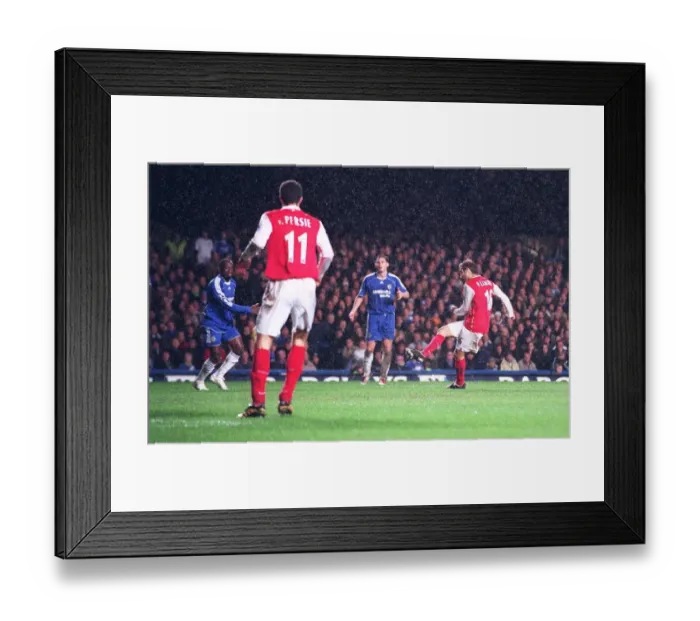 Framed Print : Mathieu Flamini scores Arsenals goal