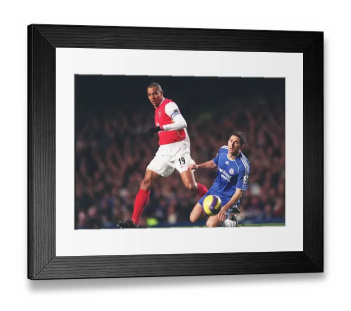 Framed Print : Gilberto (Arsenal) Frank Lampard (Chelsea)