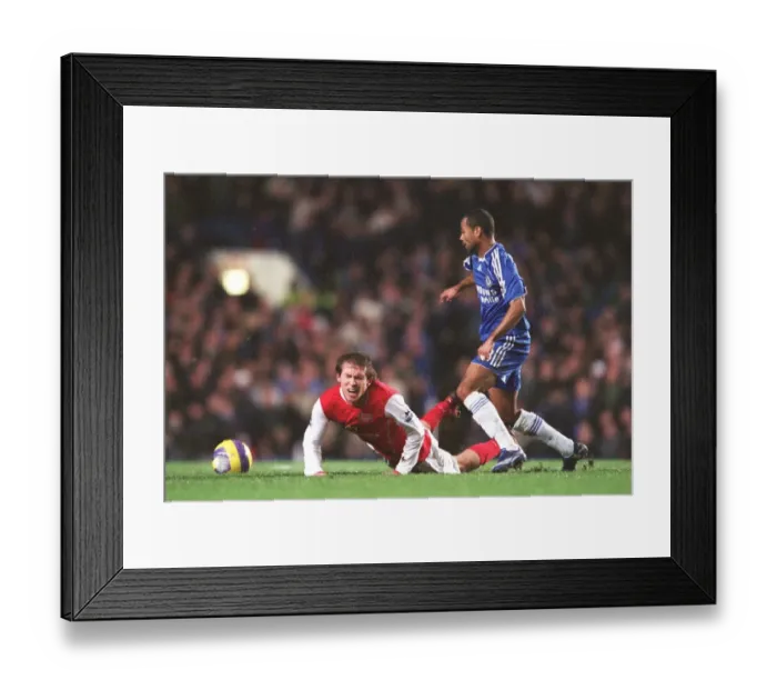 Framed Print : Alex Hleb (Arsenal) Ashley Cole (Chelsea) Framed Print : Alex Hleb (Arsenal) Ashley Cole (Chelsea)