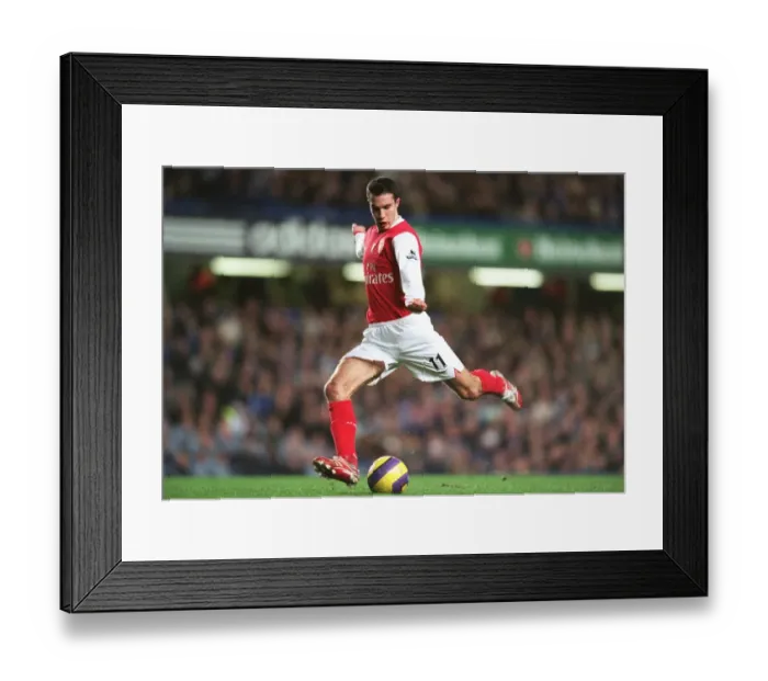 Framed Print : Van Persie's Stalemate: Arsenal vs. Chelsea, FA Premiership, 10 / 12 / 06 Framed Print : Van Persie's Stalemate: Arsenal vs. Chelsea, FA Premiership, 10 / 12 / 06