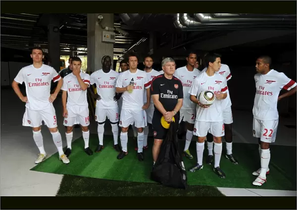 The Arsenal team wait in the tunnel before warm up. Legia Warsaw 5: 6 Arsenal