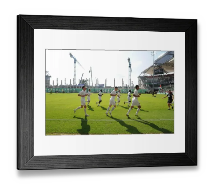 Framed Print : Arsenal Team Warm-Up Before 5-6 Victory Against Legia Warsaw, Warsaw 2010