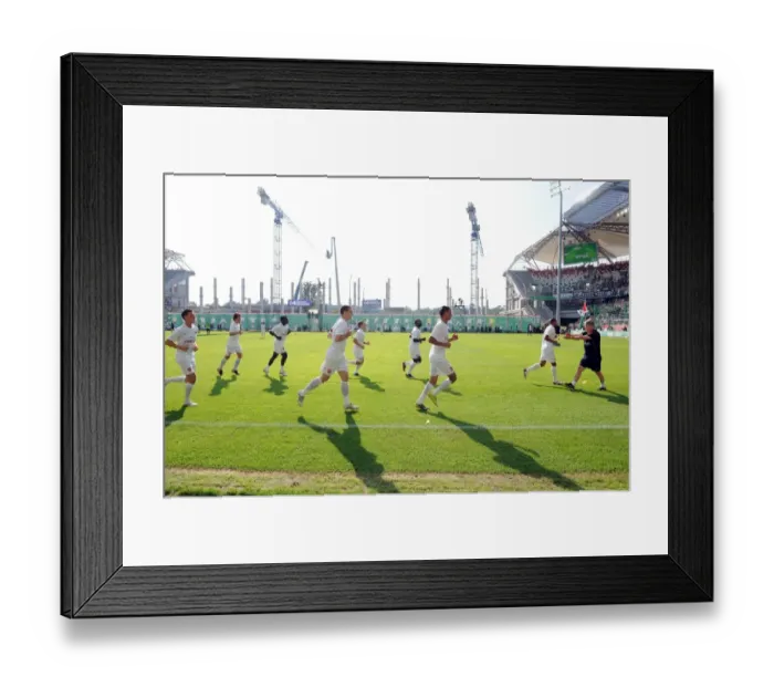 Framed Print : Arsenal Team Warm-Up Before Historic 5-6 Victory Against Legia Warsaw, Warsaw 2010