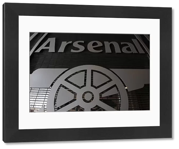 Arsenal crest in the car park. Arsenal 1: 1 AC Milan. Emirates Cup, pre season