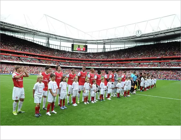Arsenal team line up before the match. Arsenal 1: 1 AC Milan. Emirates Cup, pre season