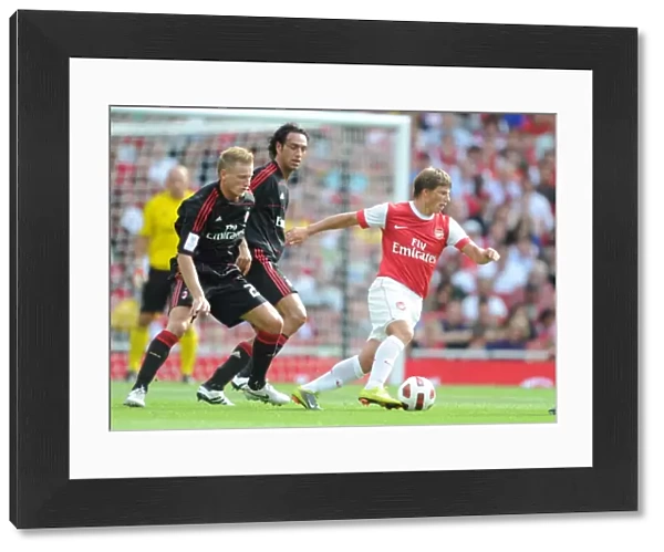 Andrey Arshavin (Arsenal) Ignazio Abate (Milan). Arsenal 1: 1 AC Milan. Emirates Cup