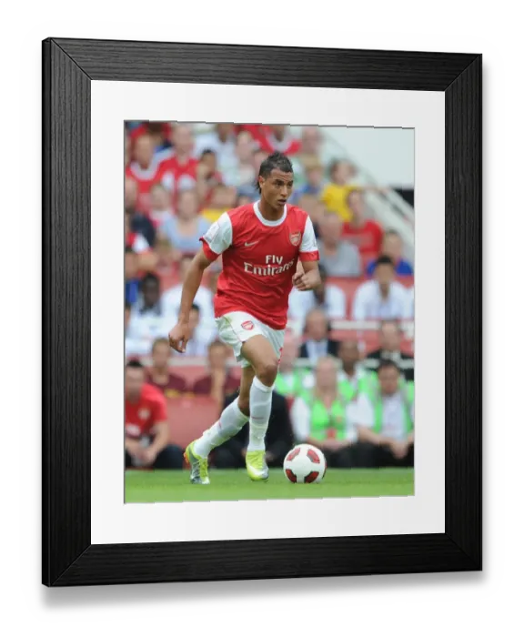 Framed Print : Determined Chamakh: Arsenal vs AC Milan 1-1 at Emirates Cup, 2010