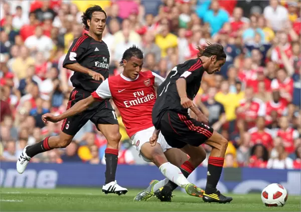 Marouane Chamakh scores Arsenals goal past Luca Antonini (Milan). Arsenal 1