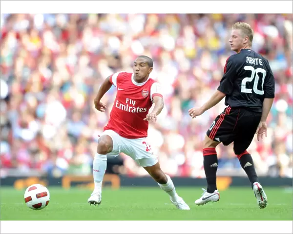 Gael Clichy (Arsenal) Ignazio Abate (Milan). Arsenal 1: 1 AC Milan. Emirates Cup
