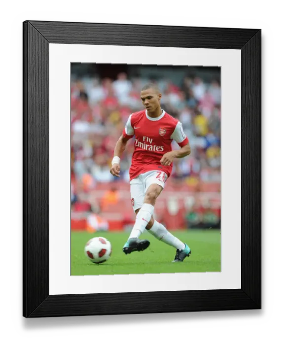 Framed Print : Arsenal's Kieran Gibbs Goes Head-to-Head with AC Milan in Emirates Cup Clash