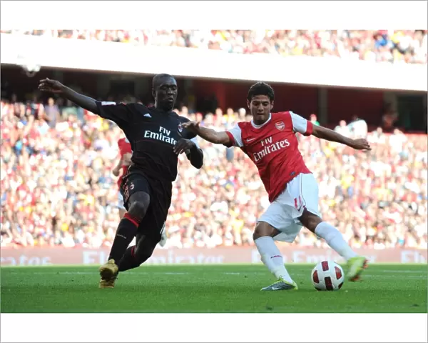 Carlos Vela (Arsenal) Clarence Seedorf (Milan). Arsenal 1: 1 AC Milan. Emirates Cup