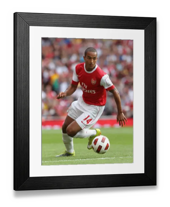 Framed Print : Theo Walcott vs AC Milan: 1-1 Stalemate at Emirates Cup Pre-Season, 2010