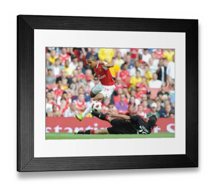 Framed Print : Theo Walcott (Arsenal) Mario Yepes (Milan). Arsenal 1: 1 AC Milan. Emirates Cup
