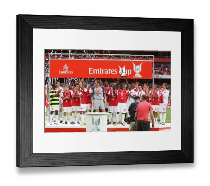 Framed Print : Emmanuel Eboue (Arsenal) lifts the Emirates trophy. Arsenal 3: 2 Celtic