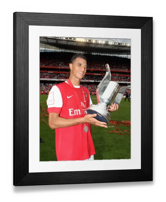 Framed Print : Marouane Chamakh's Game-Winning Goal: Arsenal's Triumph over Celtic in the Emirates Cup (3-2)