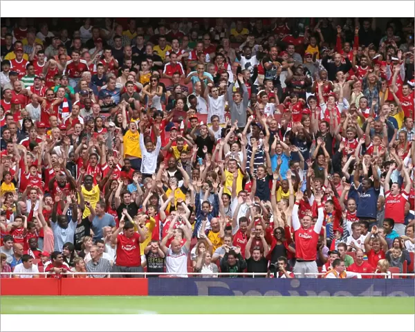 Arsenal fans Mexican Wave. Arsenal 3: 2 Celtic. Emirates Cup Pre Season