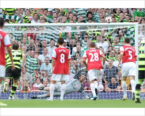 Georgos Samaras misses a penalty for Celtic. Arsenal 3: 2 Celtic. Emirates Cup, pre season