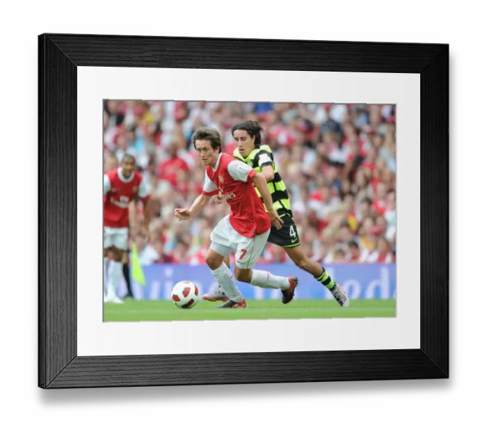 Framed Print : Tomas Rosicky (Arsenal) Efrain Juarez (Celtic). Arsenal 3: 2 Celtic. Emirates Cup Framed Print : Tomas Rosicky (Arsenal) Efrain Juarez (Celtic). Arsenal 3: 2 Celtic. Emirates Cup