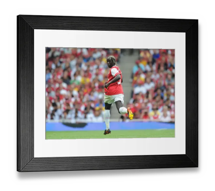 Framed Print : Arsenal's Sagna Shines: 3-2 Pre-Season Victory over Celtic, Emirates Cup 2010 Framed Print : Arsenal's Sagna Shines: 3-2 Pre-Season Victory over Celtic, Emirates Cup 2010