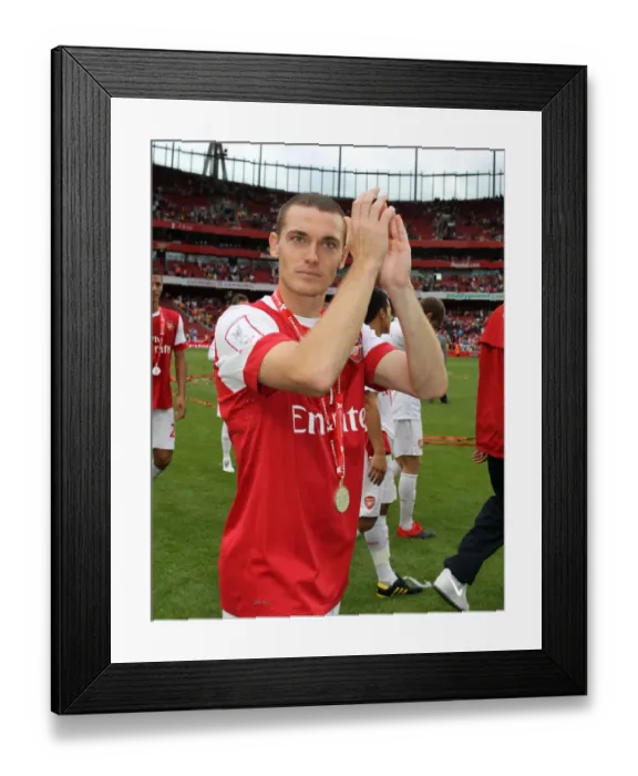 Framed Print : Thomas Vermaelen Leads Arsenal to 3-2 Victory over Celtic in Emirates Cup Pre-Season Framed Print : Thomas Vermaelen Leads Arsenal to 3-2 Victory over Celtic in Emirates Cup Pre-Season