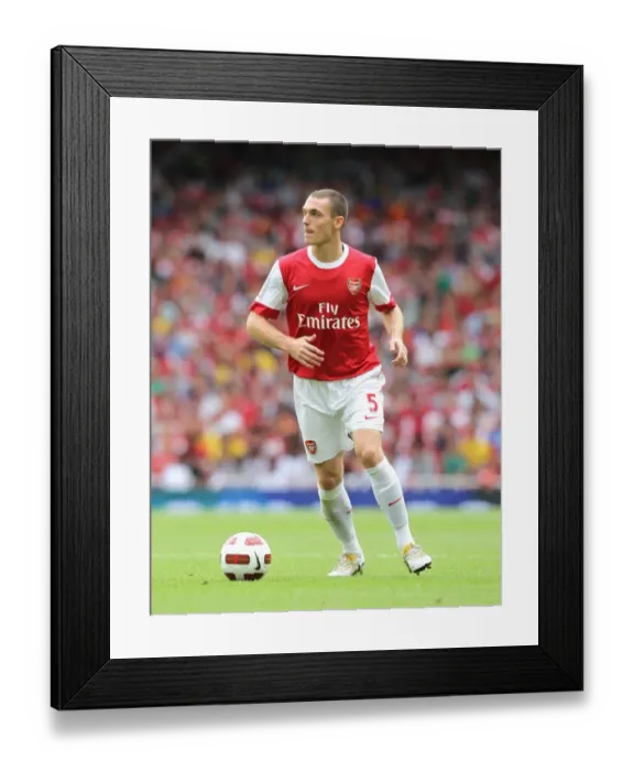 Framed Print : Thomas Vermaelen's Leadership: Arsenal's 3-2 Victory over Celtic in the Emirates Cup Pre-Season