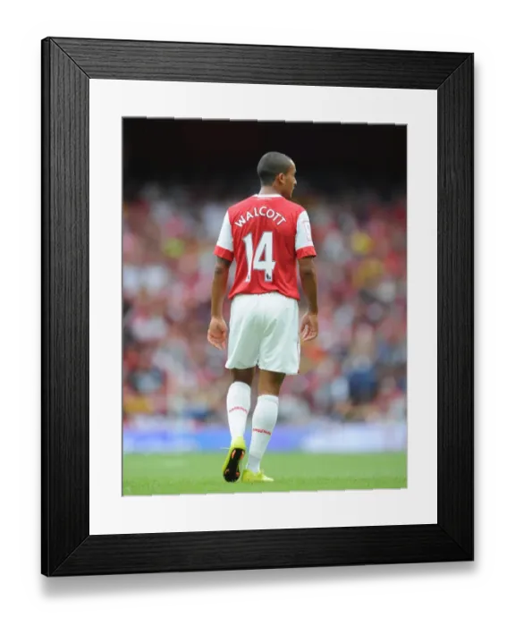 Framed Print : Theo Walcott (Arsenal). Arsenal 3: 2 Celtic. Emirates Cup, pre season. Emirates Stadium