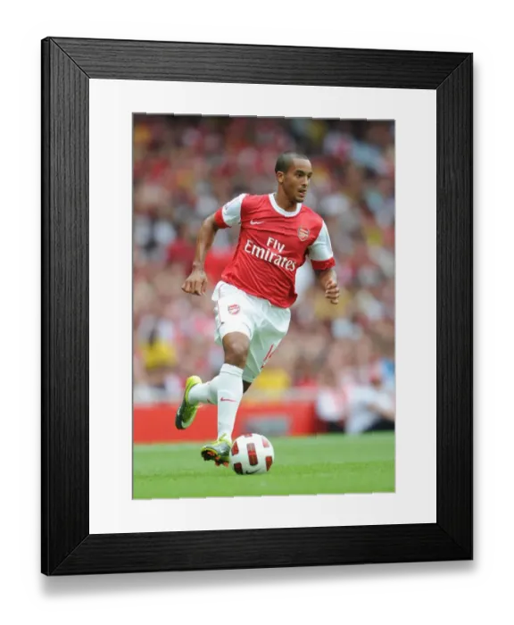 Framed Print : Theo Walcott's Brace: Arsenal's 3-2 Victory Over Celtic in the Emirates Cup