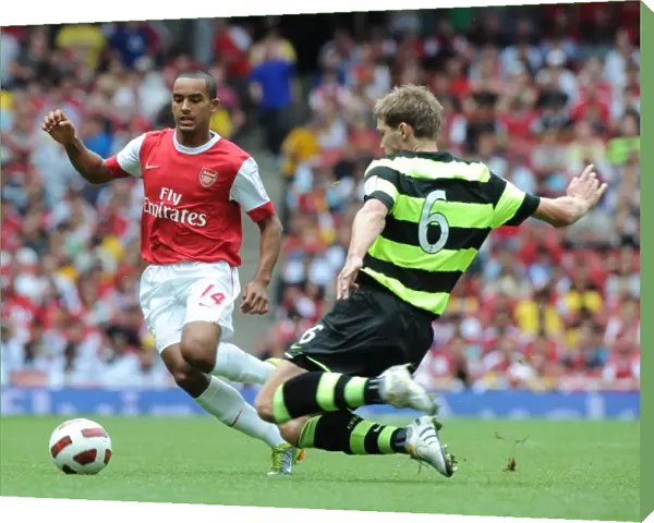 Theo Walcott (Arsenal) Jos Hooived (Celtic). Arsenal 3: 2 Celtic. Emirates Cup, pre season
