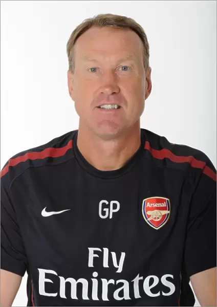 Gerry Peyton (Arsenal Goalkeeping Coach). Arsenal 1st Team Photocall and Membersday