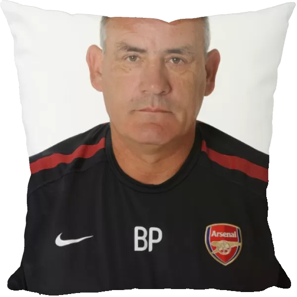 Boro Primorac (Arsenal 1st team caoch). Arsenal 1st Team Photocall and Membersday