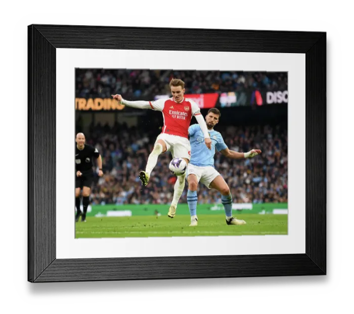 Framed Print : Manchester City v Arsenal FC - Premier League