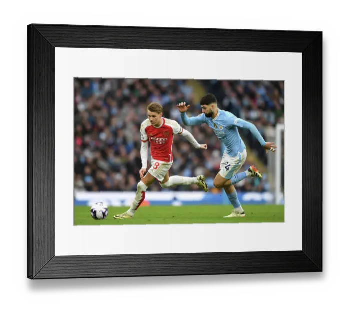 Framed Print : Manchester City v Arsenal FC - Premier League Framed Print : Manchester City v Arsenal FC - Premier League