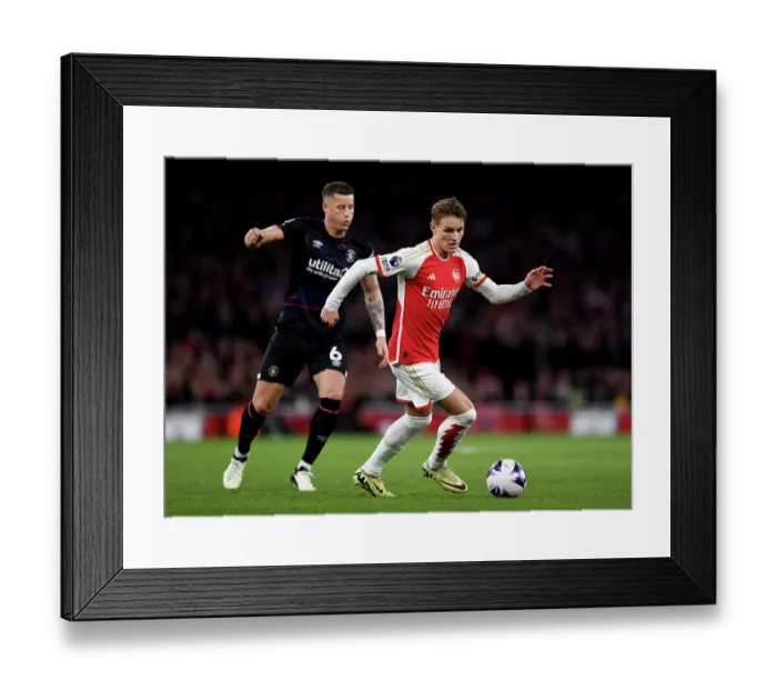 Framed Print : Arsenal FC v Luton Town - Premier League Framed Print : Arsenal FC v Luton Town - Premier League