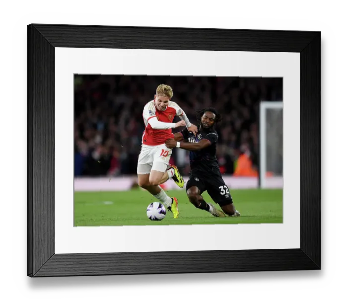 Framed Print : Arsenal FC v Luton Town - Premier League