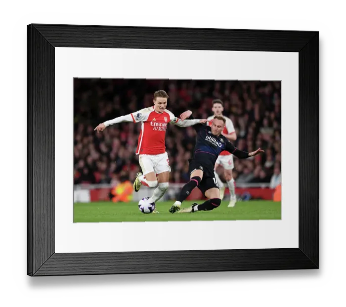 Framed Print : Arsenal FC v Luton Town - Premier League