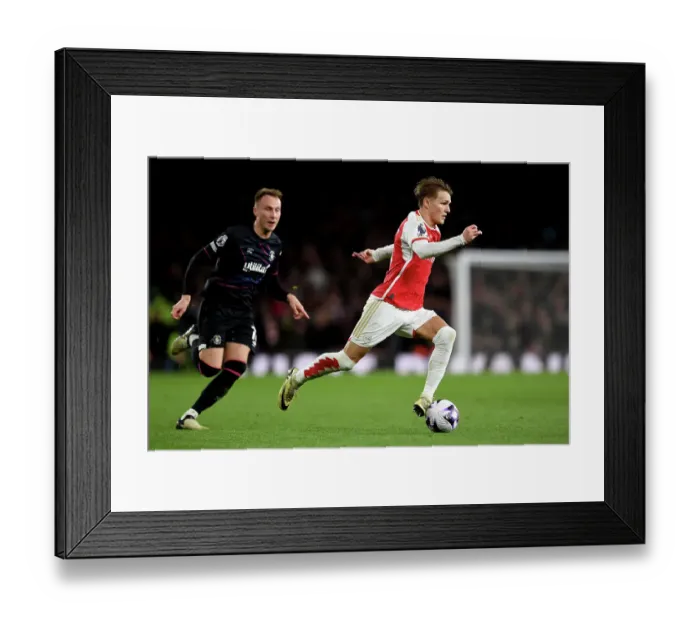 Framed Print : Arsenal FC v Luton Town - Premier League Framed Print : Arsenal FC v Luton Town - Premier League