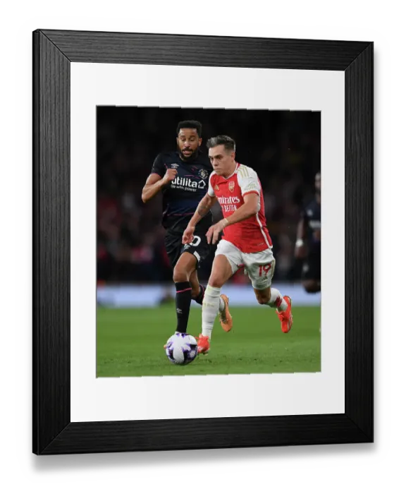 Framed Print : Arsenal FC v Luton Town - Premier League