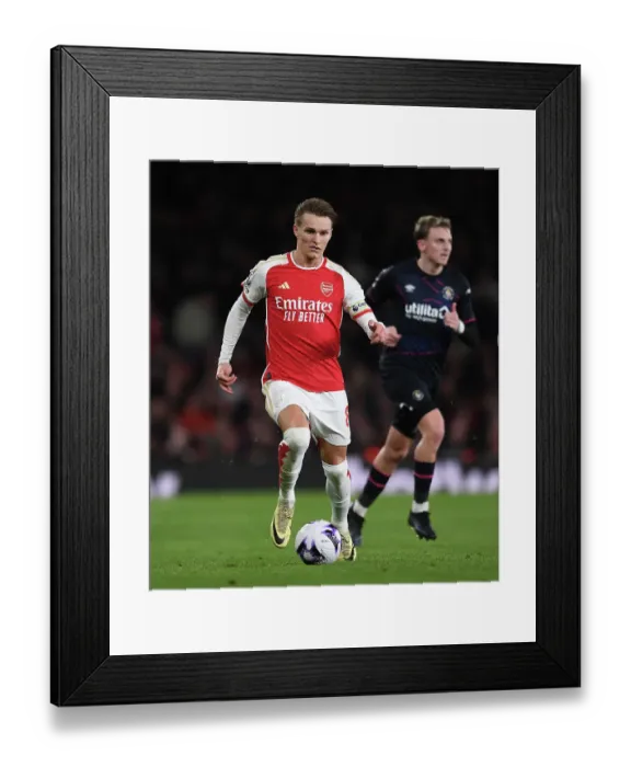 Framed Print : Arsenal FC v Luton Town - Premier League