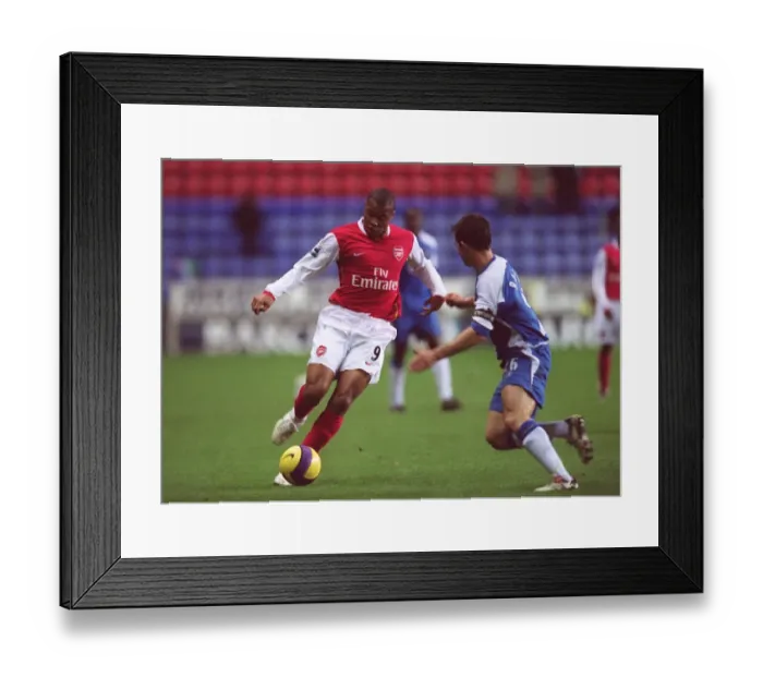 Framed Print : Julio Baptista (Arsenal) Leighton Baines (Wigan)