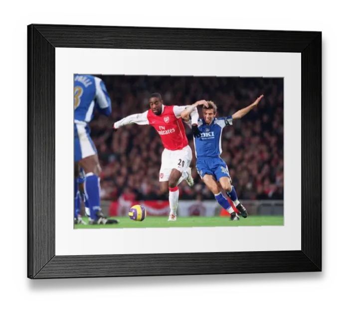 Framed Print : Johan Djourou (Arsenal) Gary O Neil (Portsmouth)