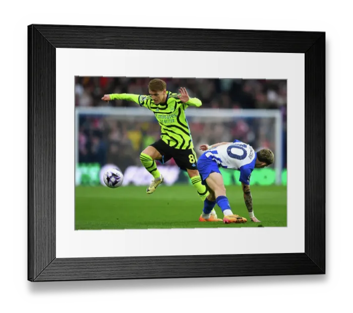 Framed Print : Brighton & Hove Albion v Arsenal FC - Premier League
